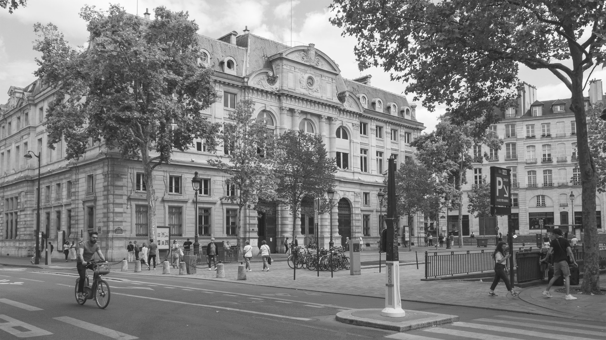 Réappropriation du bâtiment de la Mairie du IVe arrondissement de Paris - 5